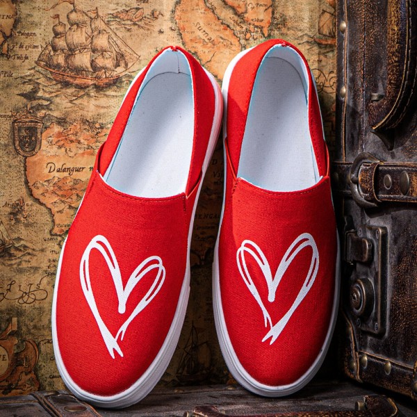 Women Sweet Solid Color Heart-shaped Antiskid Flat Canvas Shoes 